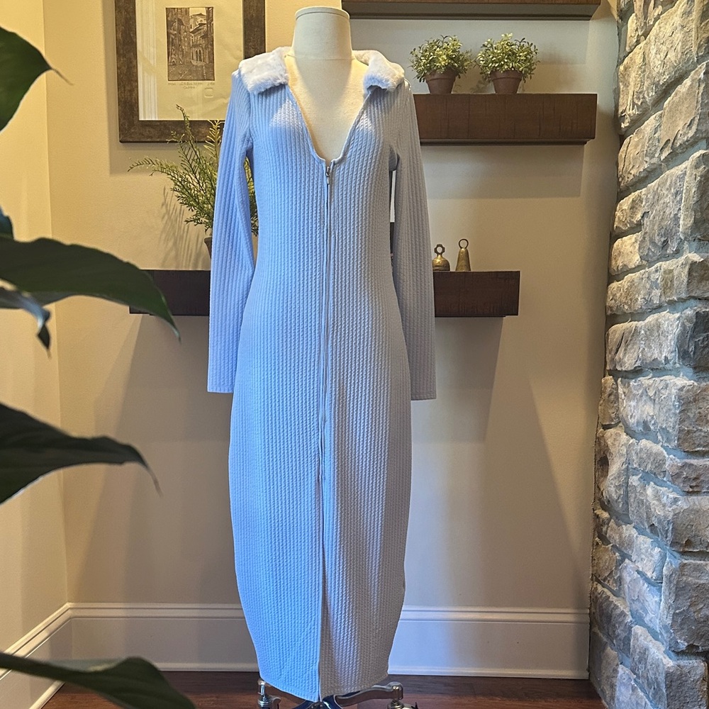 H&M WOMEN’S ZIP-FRONT RIBBED WITH FLUFFY COLLAR DRESS